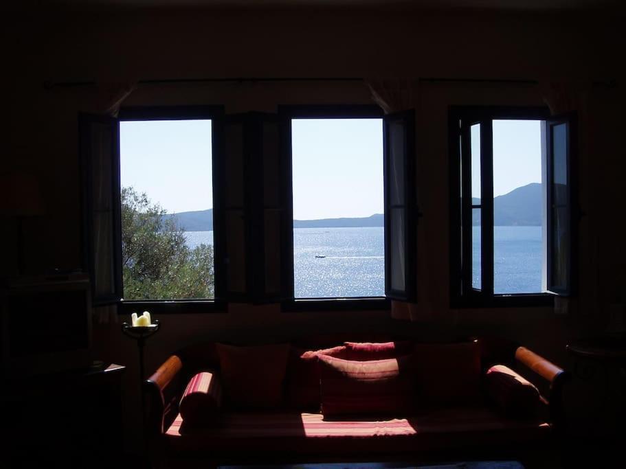 Villa With Breathtaking Views And Private Beach Agios Dimitrios  Exterior foto